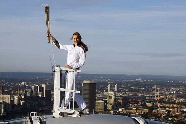 Ολυμπιακοί Αγώνες 2012: Στο London Eye η Φλόγα (photos)