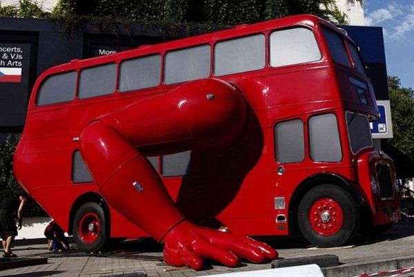 Λεωφορείο κάνει… πουσάπς! (photos)