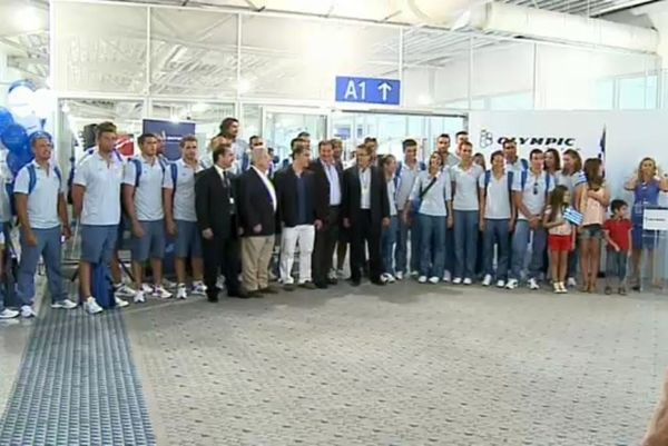 Το πάρτι αναχώρησης της Ολυμπιακής ομάδας (photos+video)