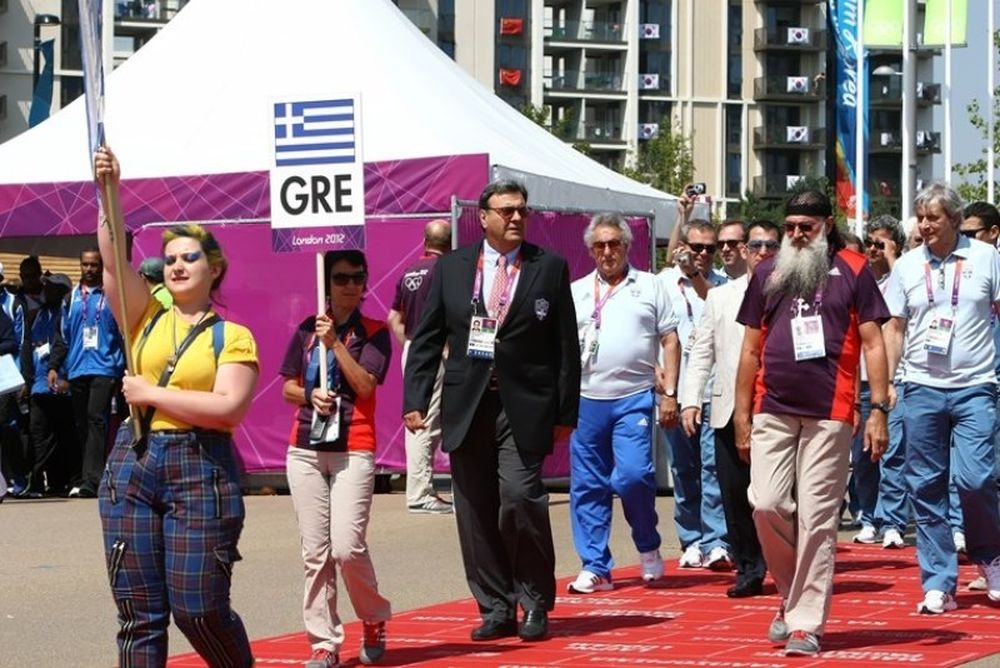 Υψώθηκε η ελληνική σημαία στο Ολυμπιακό χωριό (photos)