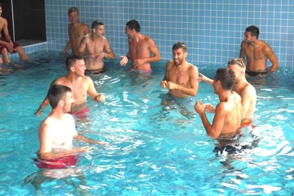 Στην πισίνα η ΑΕΛ