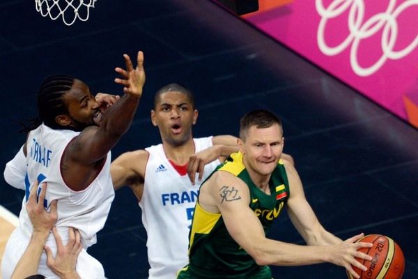 Λονδίνο 2012-Μπάσκετ: Η τάπα του Μπατούμ στον Πότσιους (video)