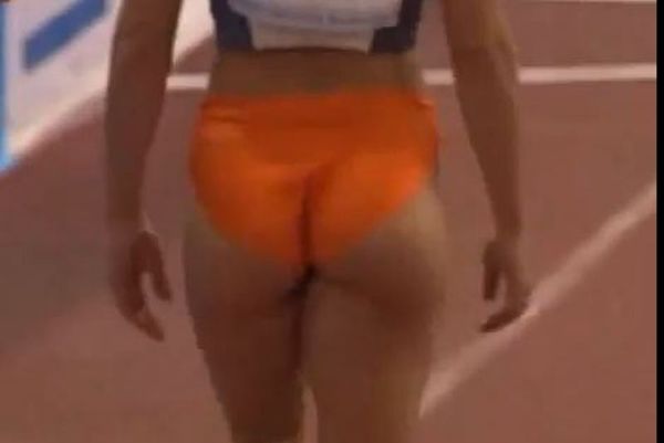 Η αθλήτρια ξετρέλανε τον σπορτκάστερ (video)