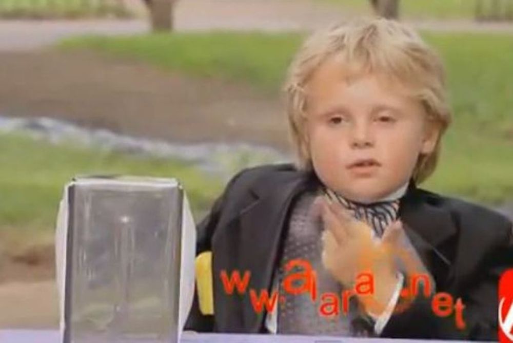 Αυτός ο πιτσιρικάς ξέρει να φλερτάρει! (video)