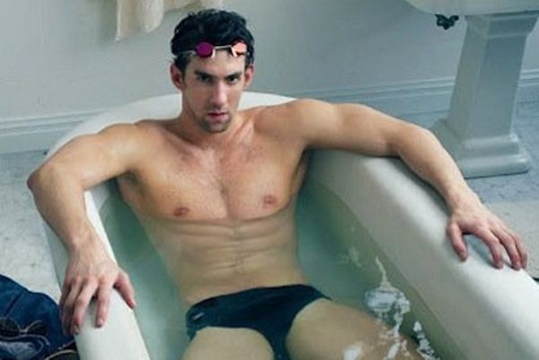 Michael Phelps: Γυμνός σε μια μπανιέρα