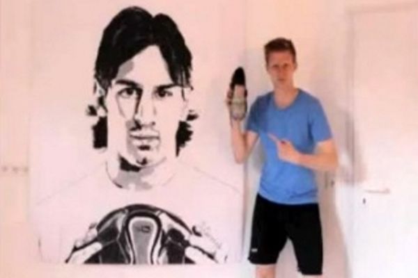 Το σκίτσο του Μέσι με… παπούτσι (video)
