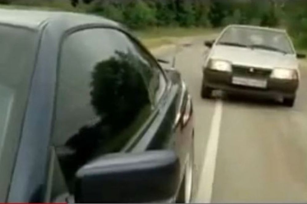 Πώς κρατάς έναν επιθετικό οδηγό σε απόσταση ασφαλείας (video)