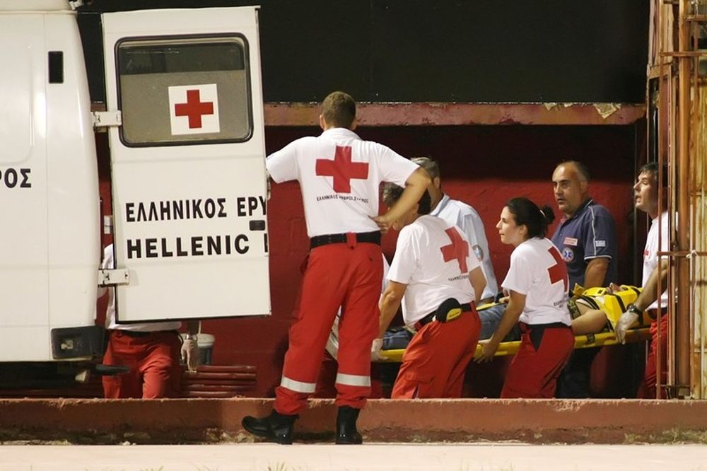  Σοβαρός τραυματισμός οπαδού της ΑΕΚ στην Αγυιά! (photos)