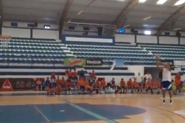 Παγκόσμιο ρεκόρ σε τρίποντα (video)