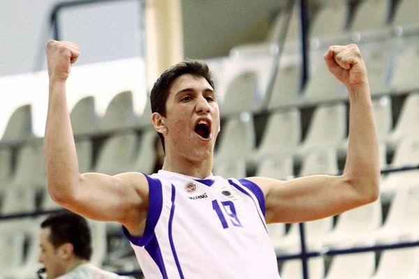 Τόπο στα νιάτα στον Ίκαρο Καλλιθέας!