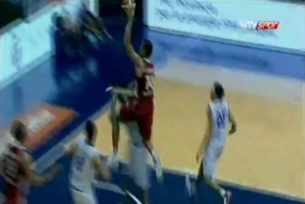 Πέρασε όλους τους Ιταλούς και κάρφωσε ο Κάραμαν (video)