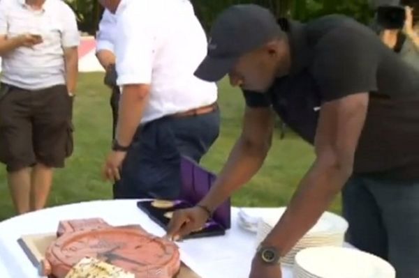 Έτσι γιόρτασε τα 26α γενέθλιά του ο Μπολτ (video)