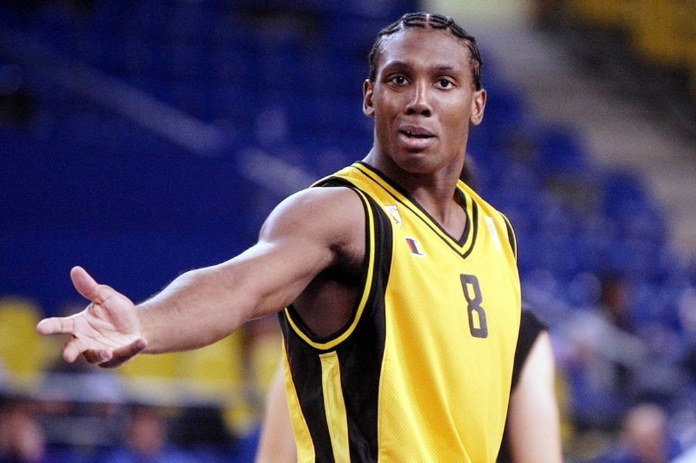 Ανακοίνωσε δύο η Πεζάρο