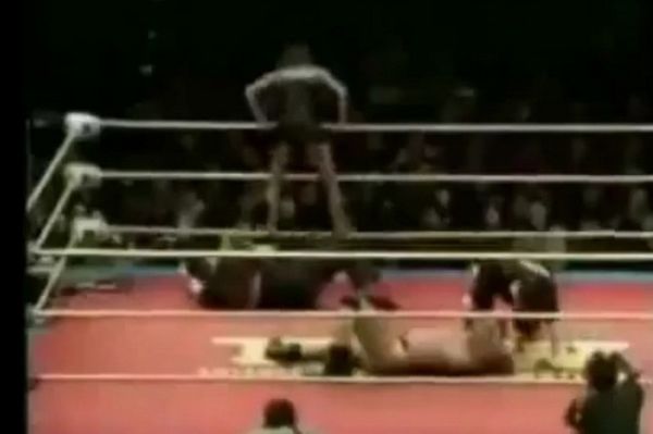 Σέξι βίντεο: Τη σήκωσε στον αέρα...