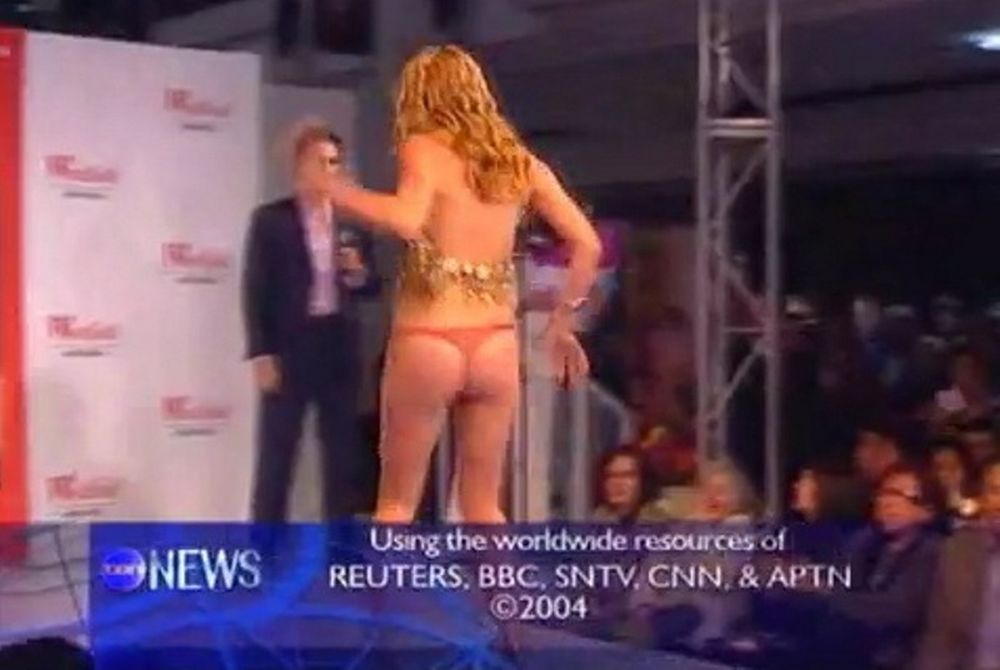 Oυπς... Eμεινε με το στρινγκ στα καλλιστεία...