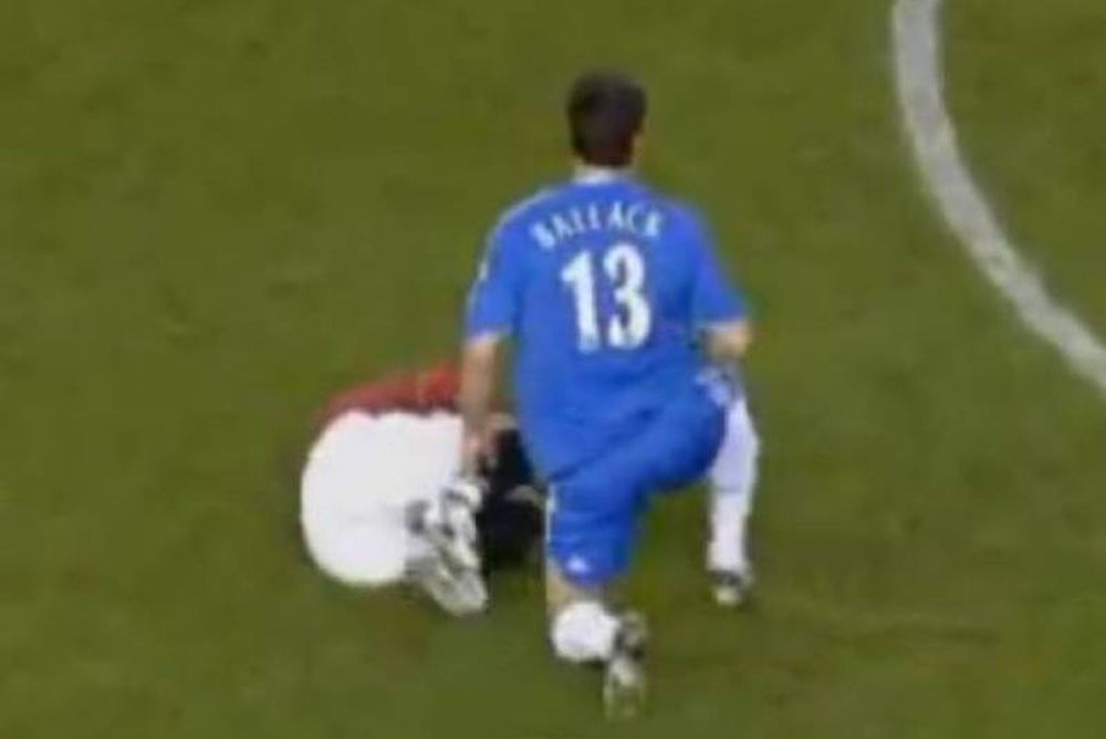 Βίντεο: Ποδοσφαιριστές για το Εθνικό Θέατρο!