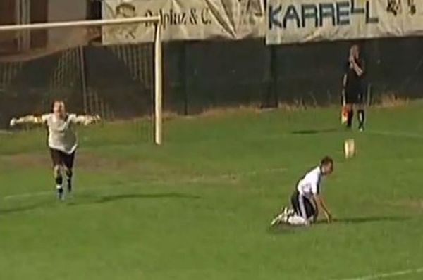 Δείτε το πέναλτι του αιώνα... (video)