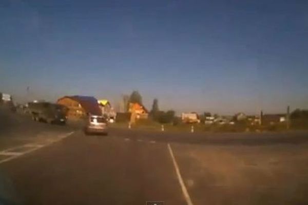 Βίντεο: Συγκλονιστικό και... διδακτικό τροχαίο στη Ρωσία