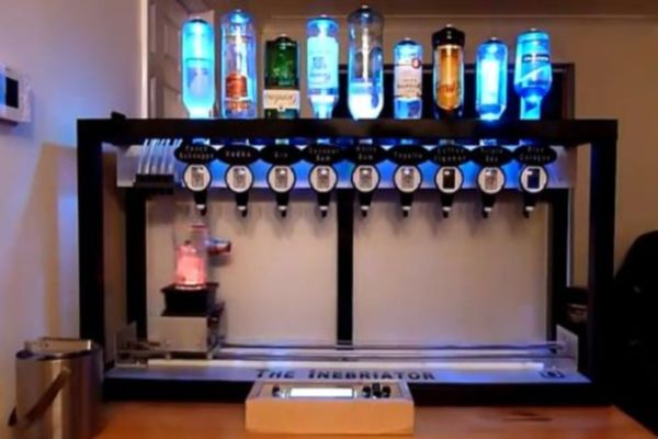 Βίντεο: Έφτασε το ηλεκτρονικό κοκτέιλ, τρέμε μπάρμαν!