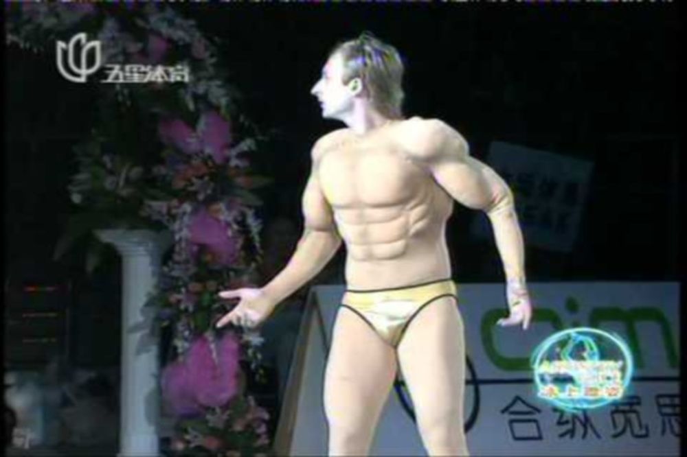 Βίντεο: O... «sex bomb» χορός του Πλουσένκο!