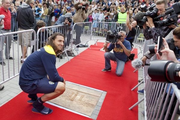 Ιμπραΐμοβιτς: «Είμαι ζωντανός... μύθος»! (video)