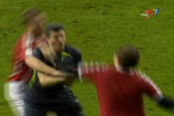 Βίντεο: Η επίθεση Δανού οπαδού σε διαιτητή του κατέστρεψε τη ζωή