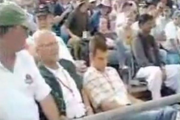 Βίντεο: Δείτε πώς μπορεί να σας ξυπνήσουν αν κοιμηθείτε στο γήπεδο!