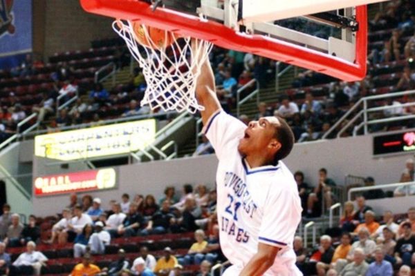 NCAA: Στόχος ο Στέρλινγκ Μπράουν για το SMU του Λάρι Μπράουν