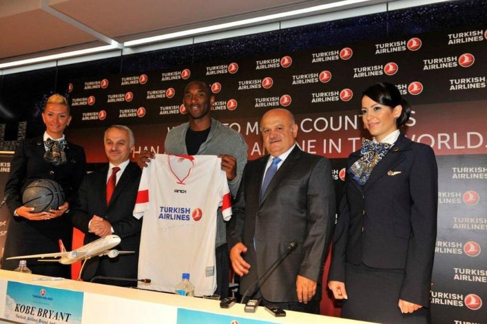 Λος Άντζελες Λέικερς: Ανανέωσε με την Turkish Airlines ο Κόμπι! (photos)