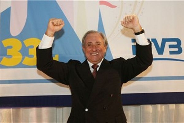 Νέος πρόεδρος της FIVB ο Άρι Γκράσα