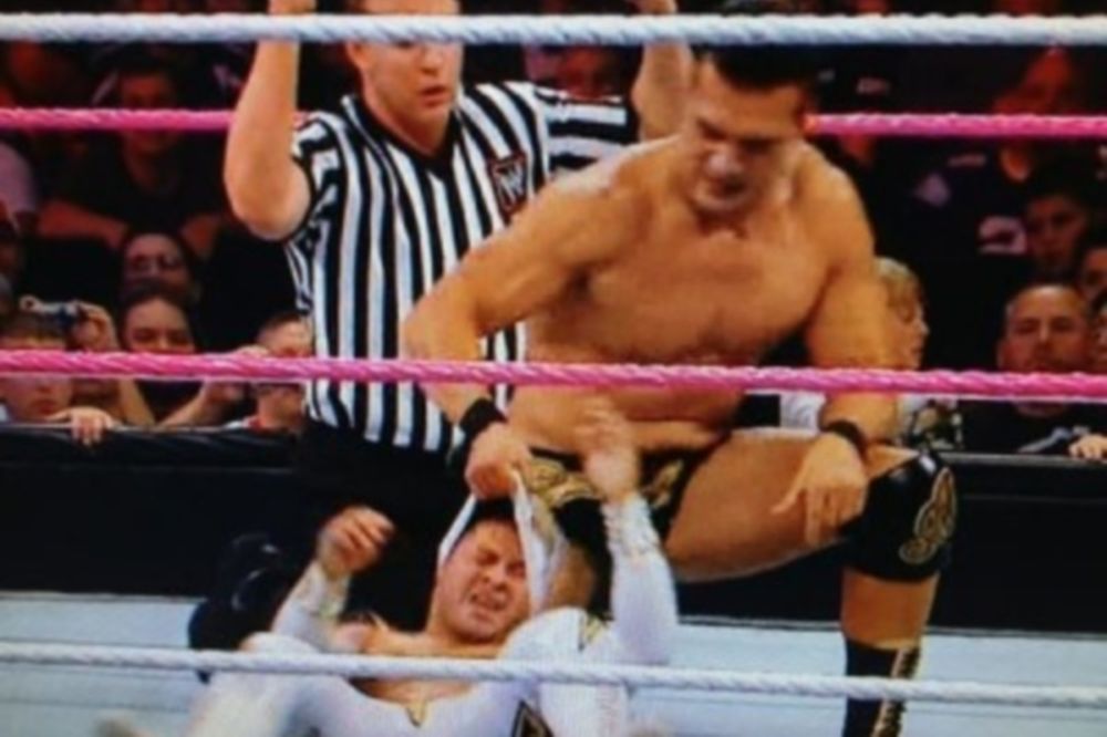 WWE: Έφυγε μία μάσκα και ένας… οπαδός
