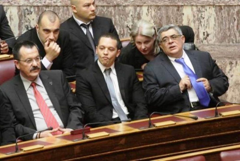 Χρυσή Αυγή σε Καλαντζή: Μη μιλάς ρε, κάτσε κάτω! 