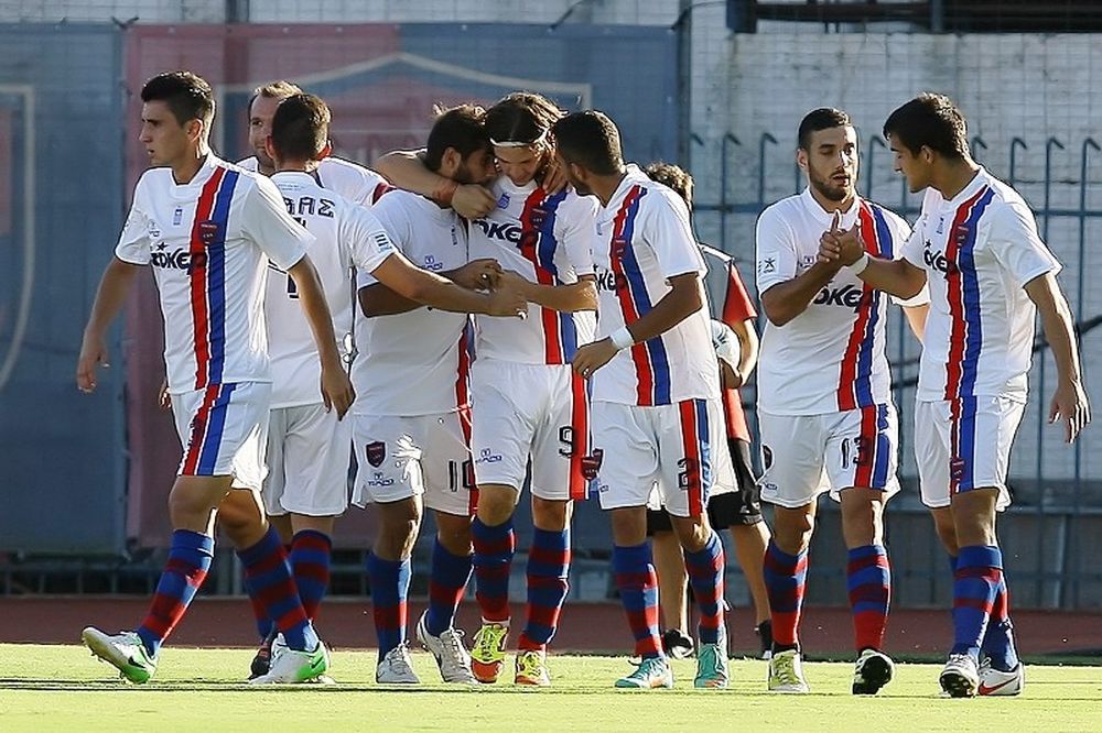 Πανιώνιος για φίλημα, ΑΕΚ για Football League