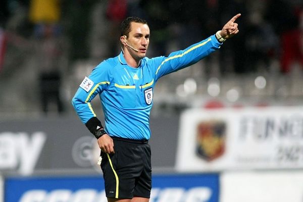 Μάνταλος στο Φάληρο, Ζαχαριάδης στα Πηγάδια