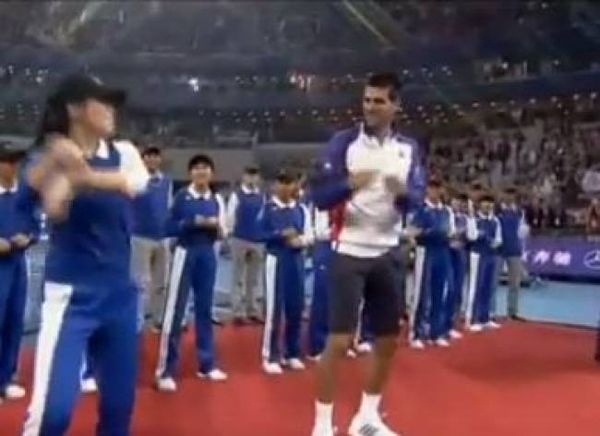 Ο Τζόκοβιτς χορεύει «Gangnam style»!