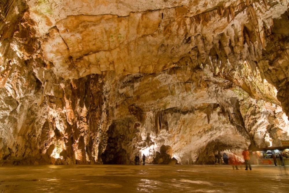 Ευρωμπάσκετ 2013: Σε σπήλαιο η κλήρωση (video+photos)