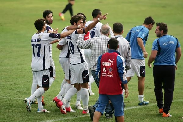 Καλλιθέα: Αποδοκιμάζει το… ανόητο σύνθημα