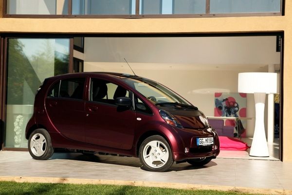 To Mitsubishi i-MiEV στην Αυτοκίνηση 2012