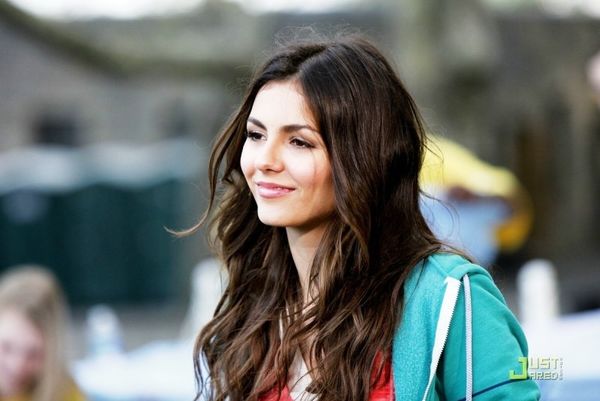 Το παιχνίδι του Λεμπρόν με τη Βικτόρια (photos)