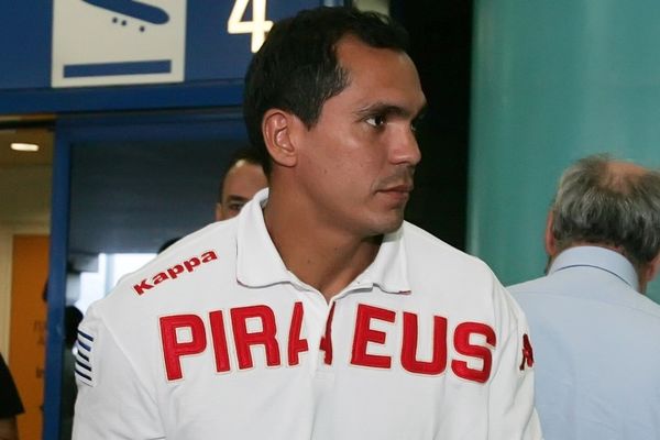 Ολυμπιακός: Υπόκλιση του Ζιοβάνι στους οπαδούς (video)