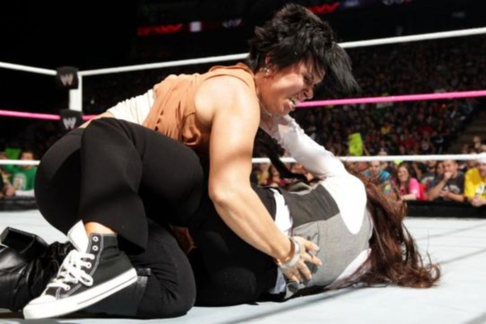 Raw SuperShow: Ανέλαβε η Vickie Guerrero (photos + videos)