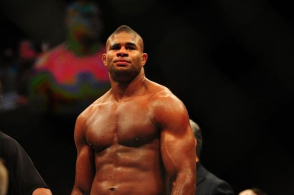 UFC: Πρώτα άδεια, μετά τίτλος για Overeem