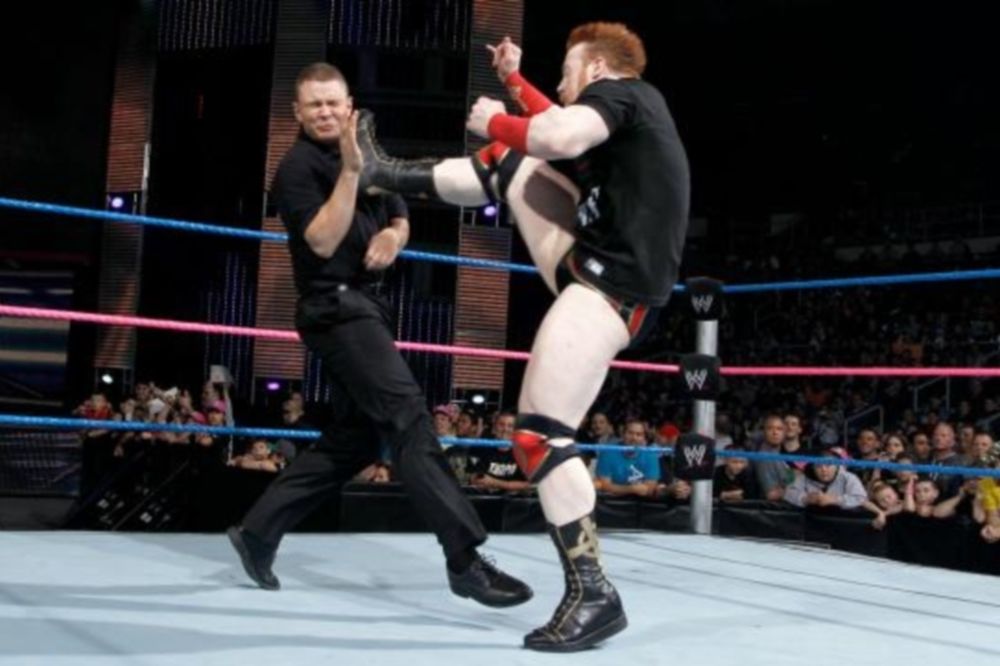 SmackDown: Δεν κρατήθηκε ο Sheamus (photos + videos)