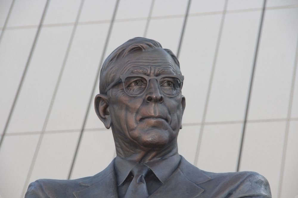 NCAA: Άγαλμα του Γούντεν από UCLA