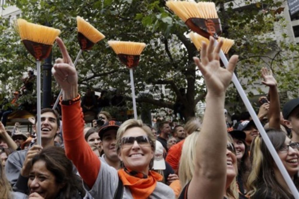 MLB: Έβγαλαν τις σκούπες στο Σαν Φρανσίσκο (photos)