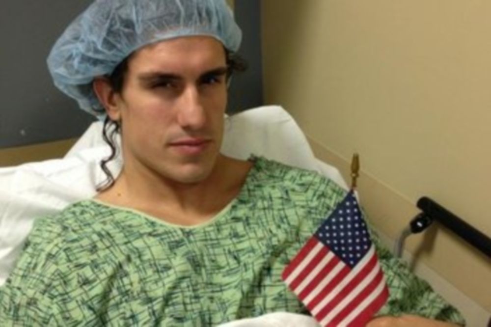 WWE: «Νυστέρι» για Bateman