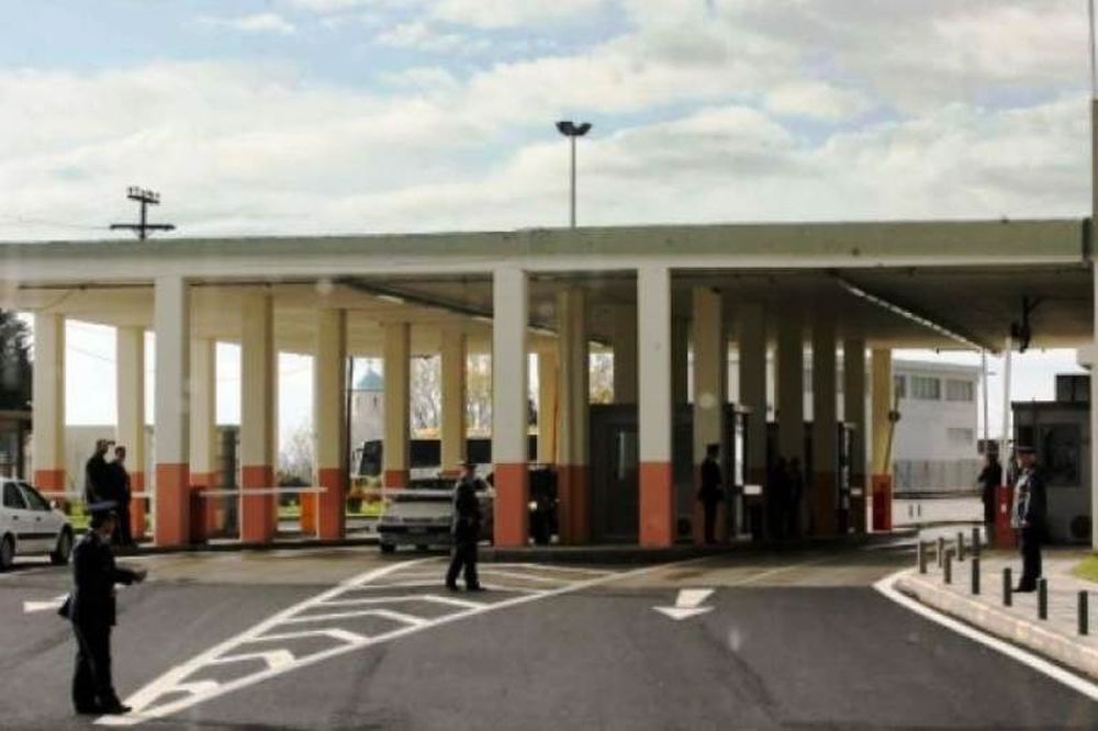 Έκρυβε στα εσώρουχά του 25.000 ευρώ για να τα περάσει από το Τελωνείο 