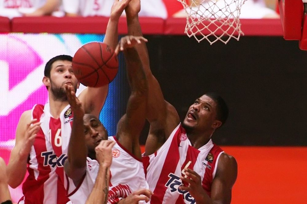 Ολυμπιακός: Με την ψυχή στο στόμα (79-77) την Τσεντεβίτα (photos)