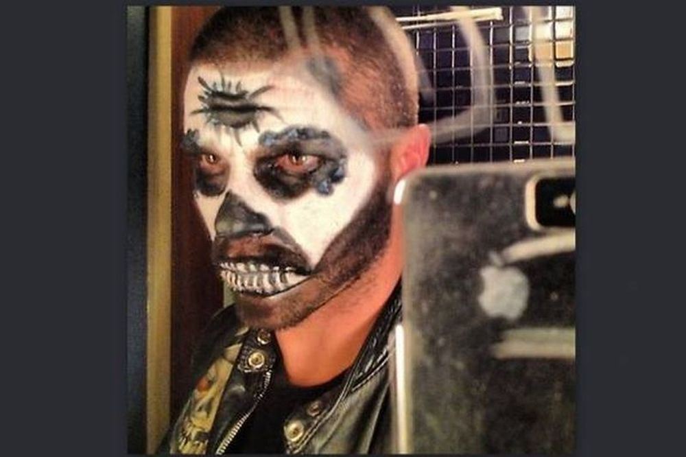 Γνωστός ηθοποιός μεταμφιέστηκε σε νεκροκεφαλή! 