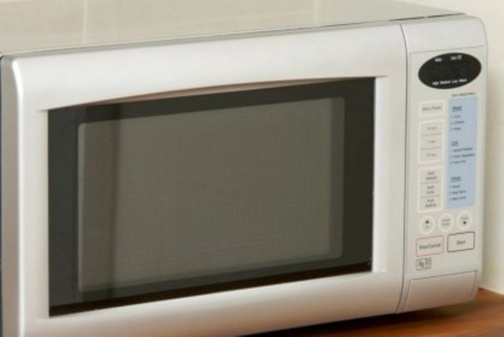 Πώς να καθαρίσετε τον φούρνο μικροκυμάτων σας